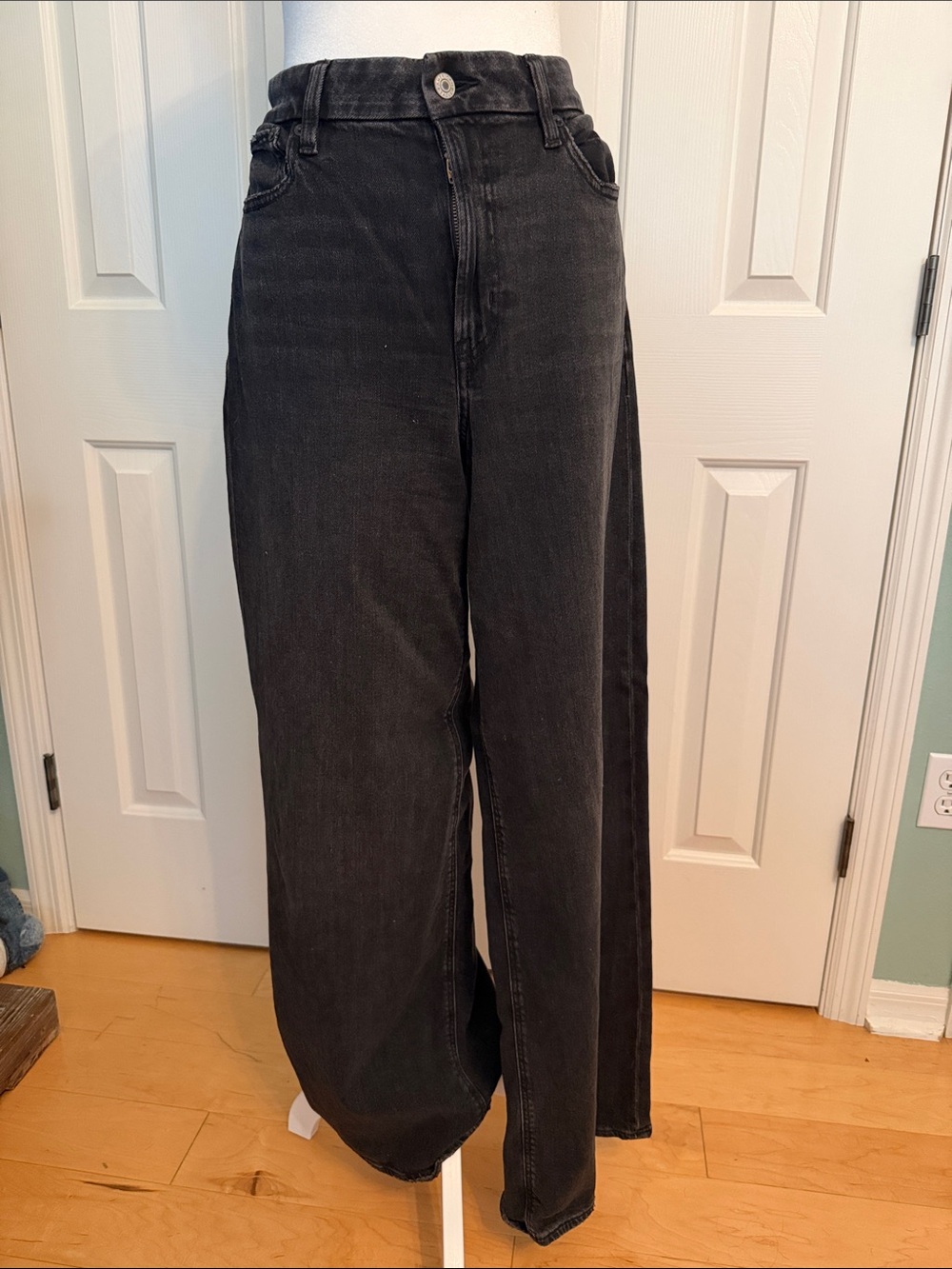 American Eagle Outfitters Black High-Rise Wide-Leg Jeans